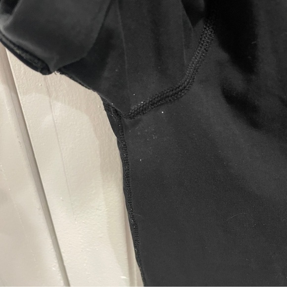 Lululemon Black Cuffed Sleeves Short Sleeve Shirt - Picture 4 of 10